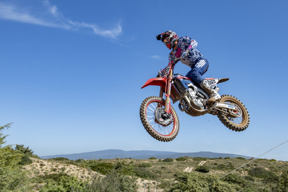 acerbis mootokrossi mootorrattas hüppel