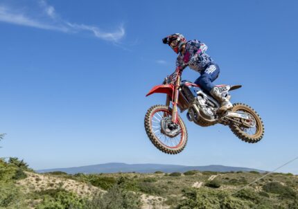 acerbis mootokrossi mootorrattas hüppel