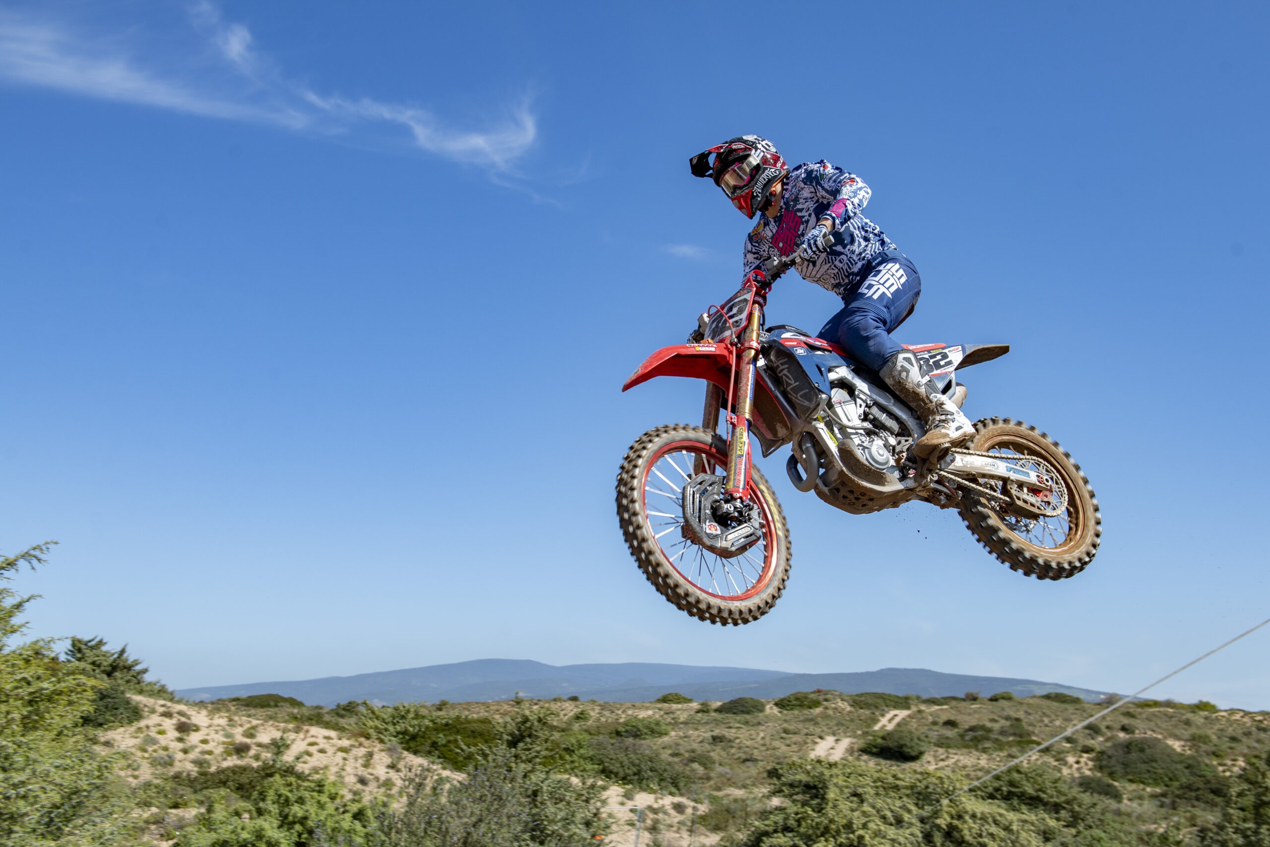 acerbis mootokrossi mootorrattas hüppel